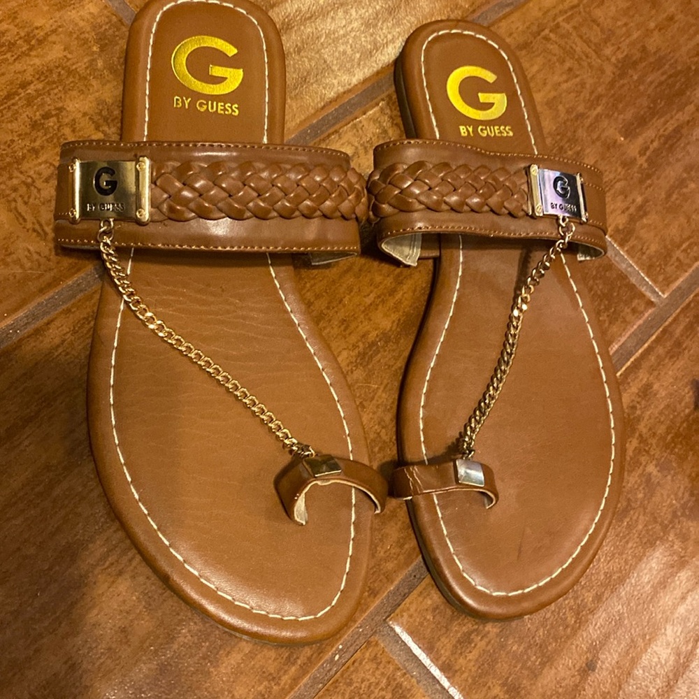 Size 8.5 GUESS SANDALS NEVER WORN